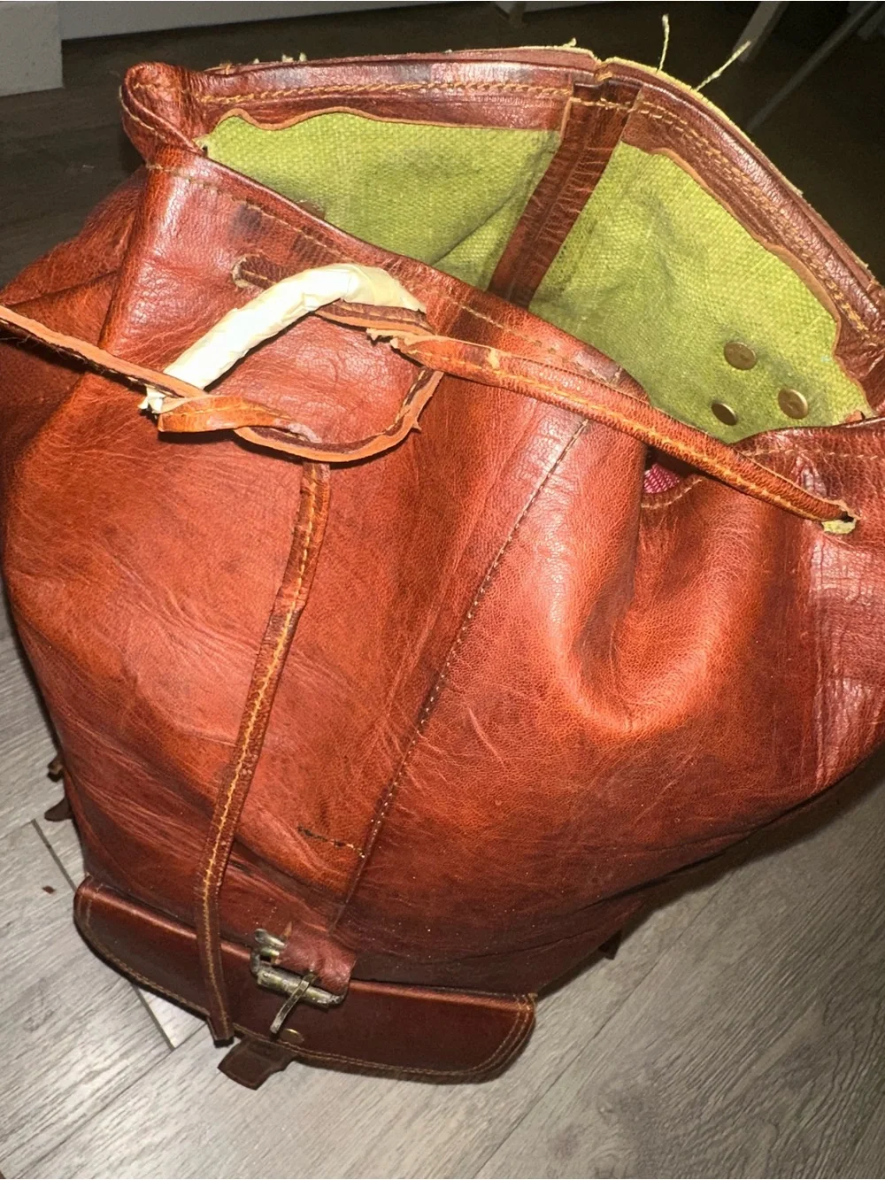 Vintage Distressed Leather Outdoor Hiking Backpack Rucksack Bag Unisex